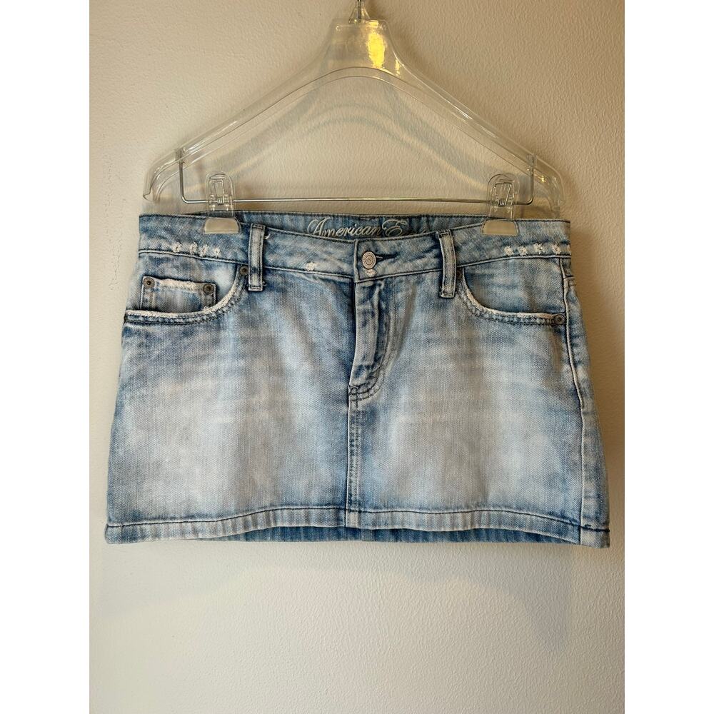 American Eagle Light Wash Denim Mini Skirt Size 6 Y2K